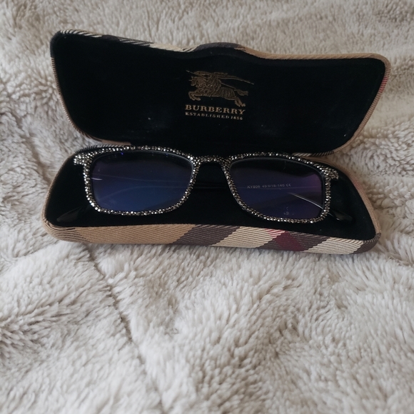 Burberry eyeglass case - Picture 6 of 7